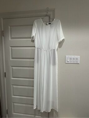 BCBGMaxAzria White Jumpsuit Short-Sleeve Open Back Jumpsuit 30” Length Medium